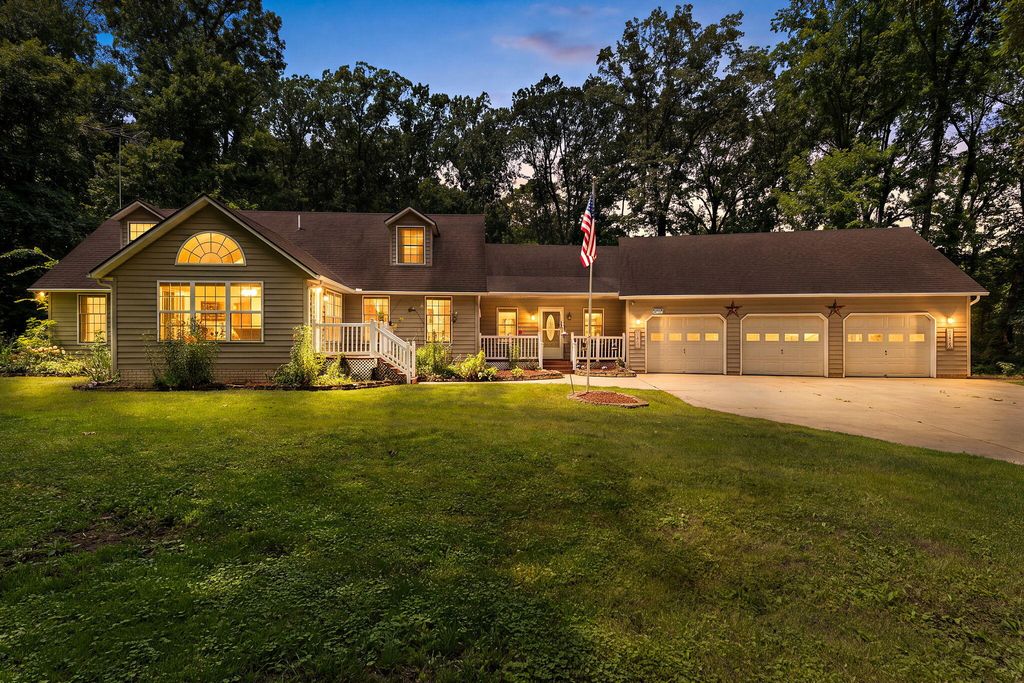 Photo of 2530 S 400 E, La Porte, IN 46350 (MLS # 842224)