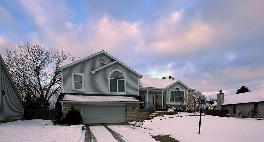 Photo of 1518 W 96th Place, Crown Point, IN 46307 (MLS # 831651)