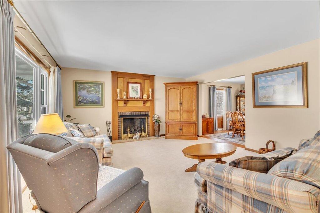 Photo of 1400 Fran Lin Pkwy, Munster, IN 46321 (MLS # 833910)