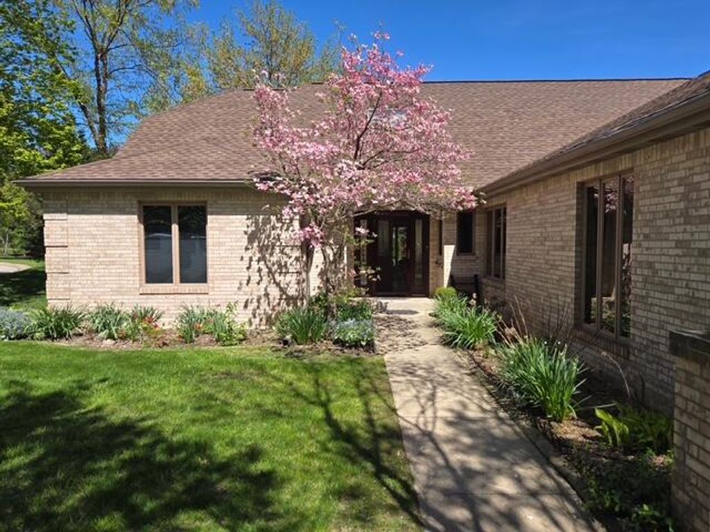 Photo of 3804 Pheasant Walk Drive, Valparaiso, IN 46383 (MLS # 831371)