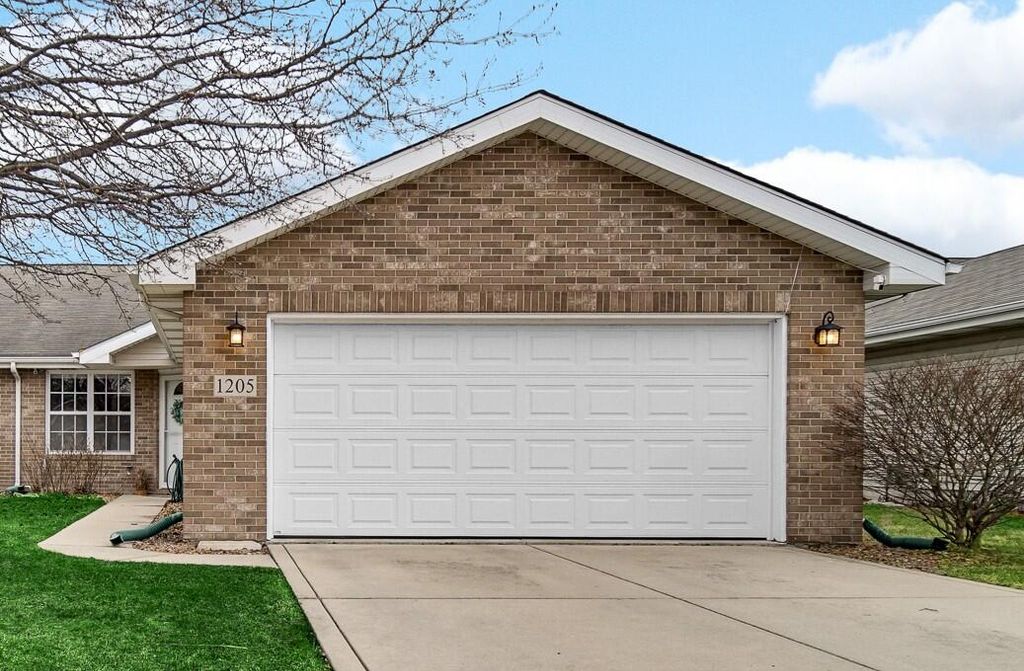 Photo of 1205 W 84th Lane, Merrillville, IN 46410 (MLS # 835928)