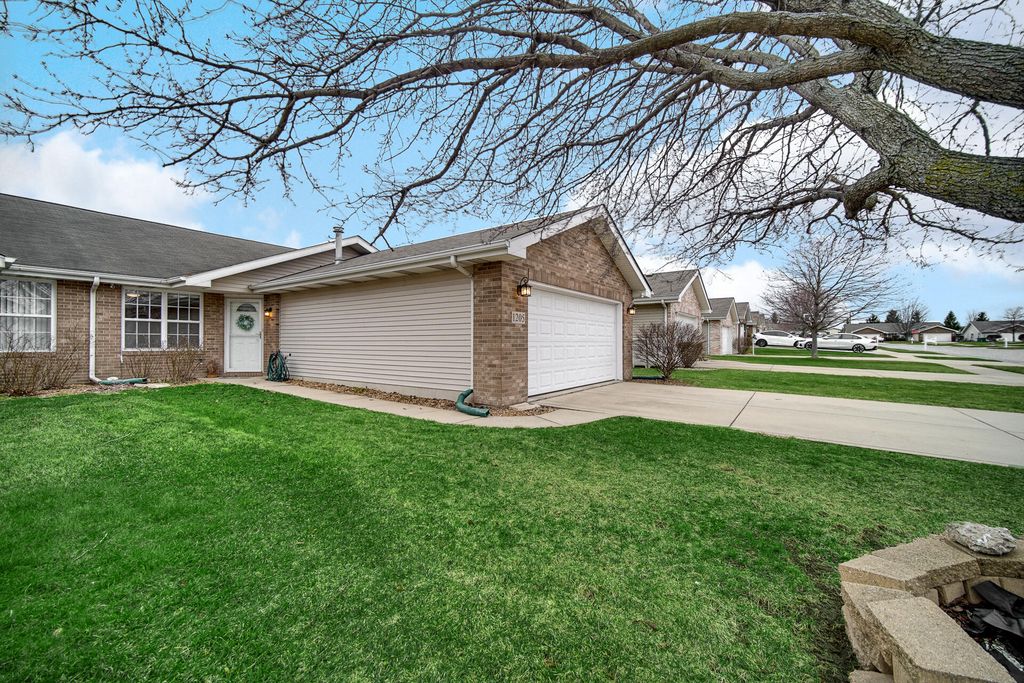 Photo of 1205 W 84th Lane, Merrillville, IN 46410 (MLS # 835928)