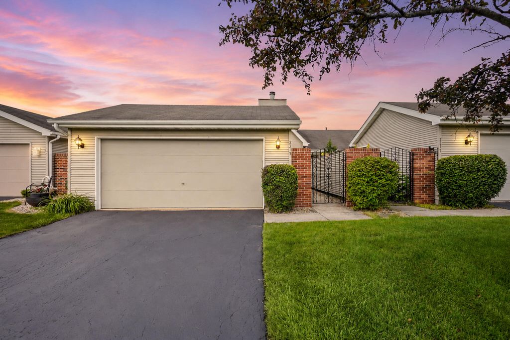 Photo of 2315 Deerpath Drive W, Schererville, IN 46375 (MLS # 840756)