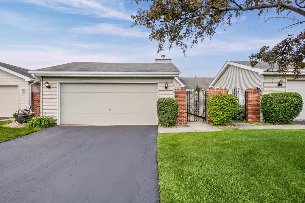 Photo of 2315 Deerpath Drive W, Schererville, IN 46375 (MLS # 840756)