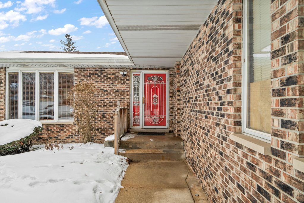 Photo of 1429 W 74th Place, Merrillville, IN 46410 (MLS # 833695)