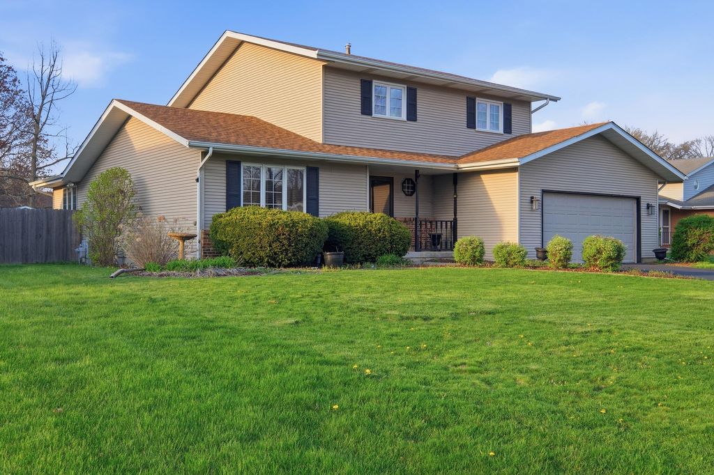 Photo of 1000 Brooke Lane, Schererville, IN 46375 (MLS # 837646)