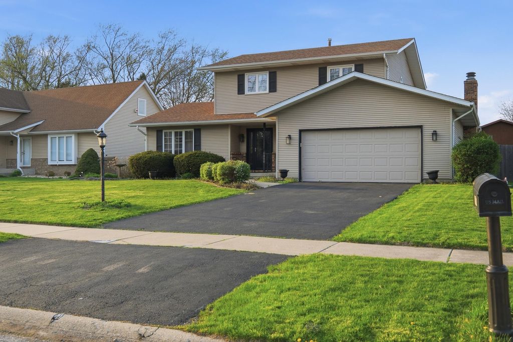Photo of 1000 Brooke Lane, Schererville, IN 46375 (MLS # 837646)