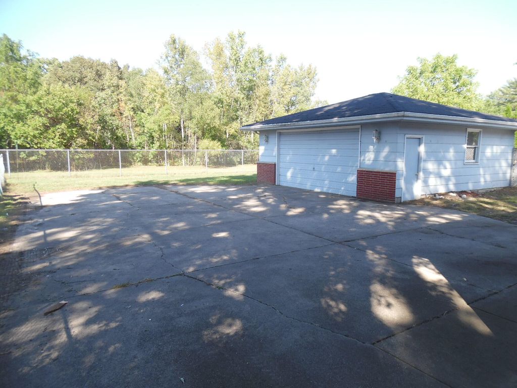 Photo of 328 E Joliet Street, Schererville, IN 46375 (MLS # 829400)