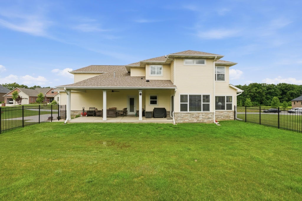 Photo of 8605 Manor House Drive, Saint John, IN 46373 (MLS # 840932)