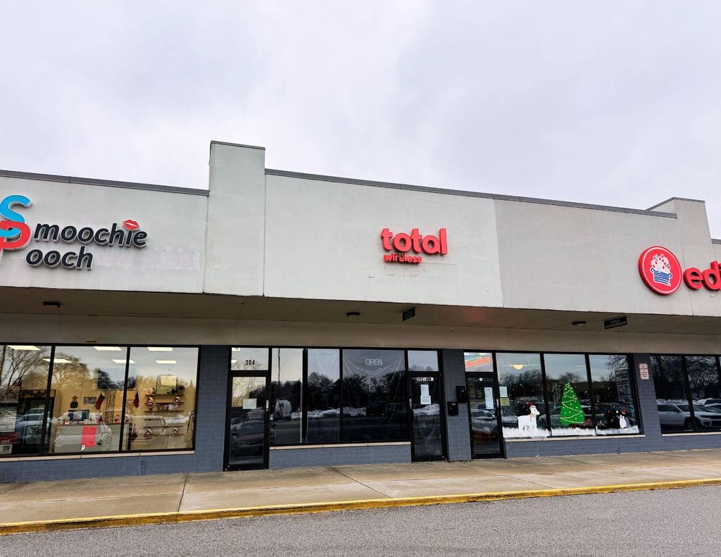 Photo of 302 W Lincoln Highway #A, Schererville, IN 46375 (MLS # 832439)