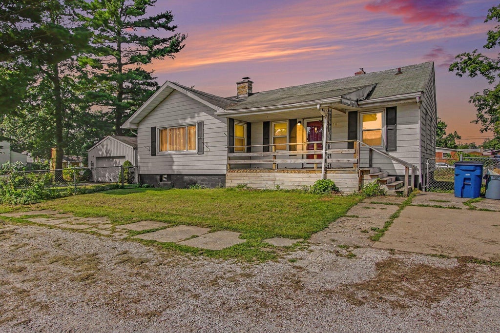 Photo of 626 Gladys Street, Michigan City, IN 46360 (MLS # 844207)