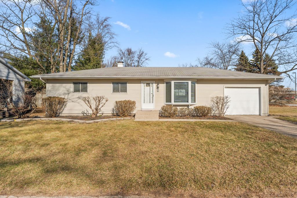 Photo of 106 Lake Hills Road, Michigan City, IN 46360 (MLS # 832841)
