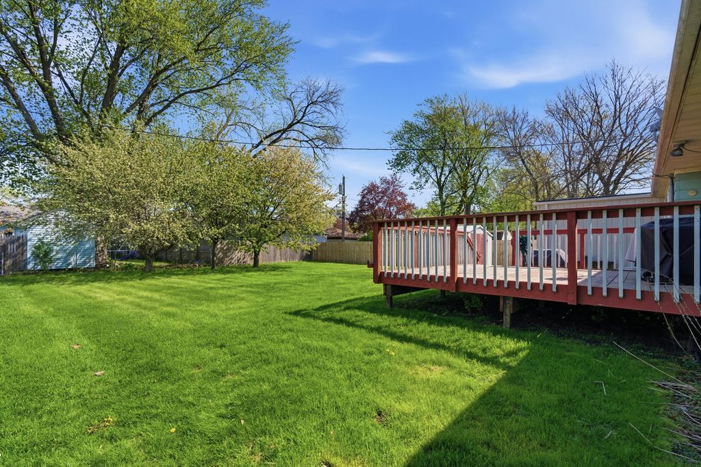 Photo of 2833 Parkway Drive, Highland, IN 46322 (MLS # 837608)