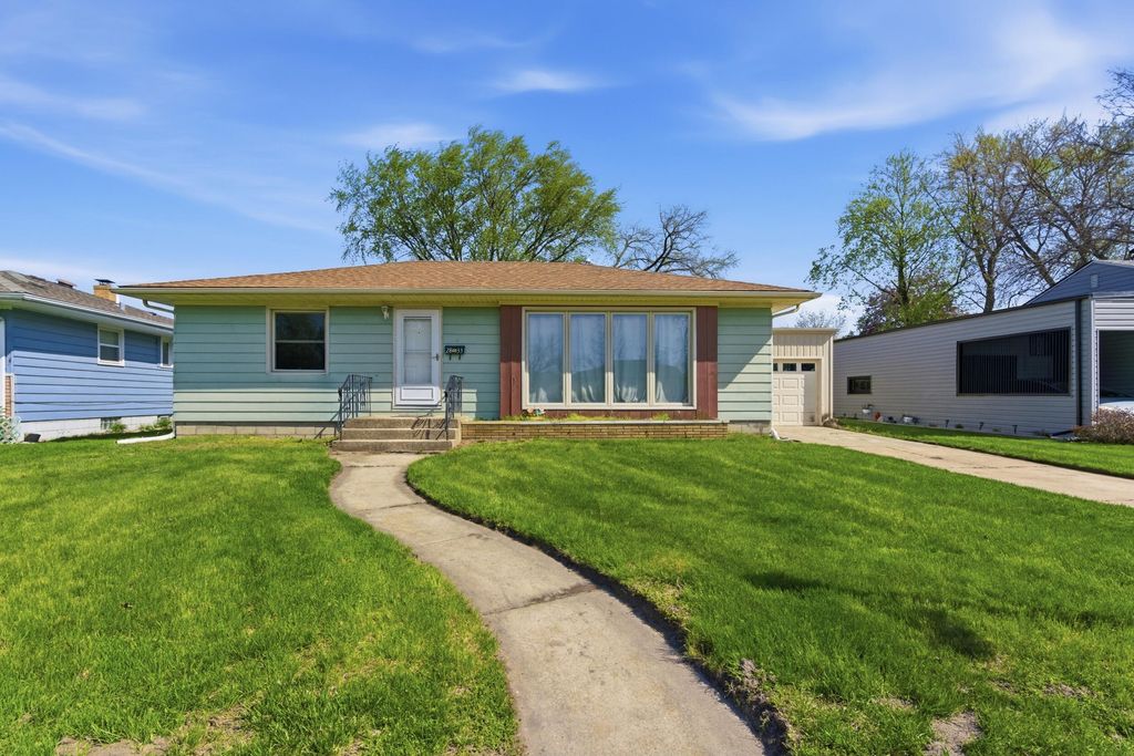 Photo of 2833 Parkway Drive, Highland, IN 46322 (MLS # 837608)