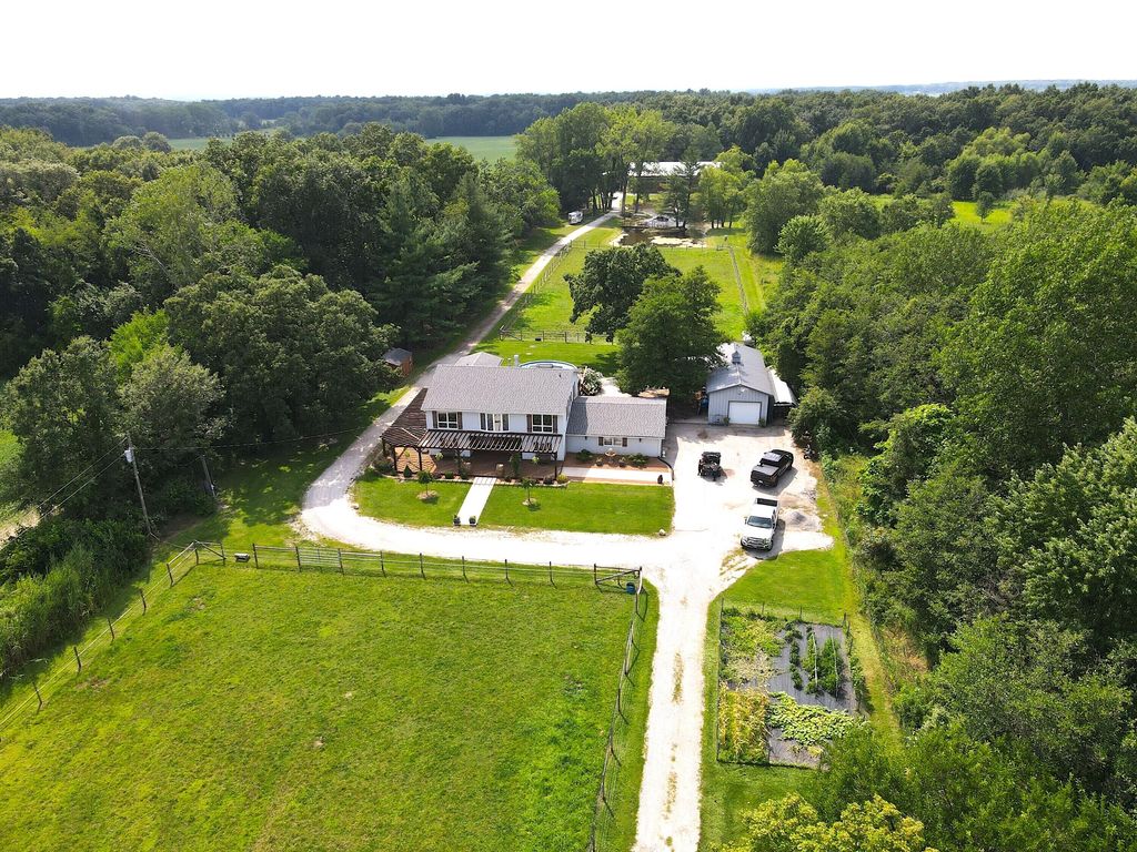Photo of 13226 S County Line Road, Crown Point, IN 46307 (MLS # 836901)