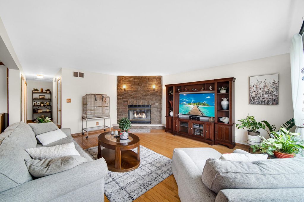 Photo of 1761 Selo Drive, Schererville, IN 46375 (MLS # 836526)