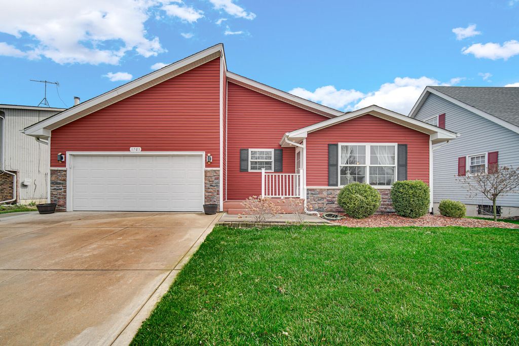 Photo of 1761 Selo Drive, Schererville, IN 46375 (MLS # 836526)