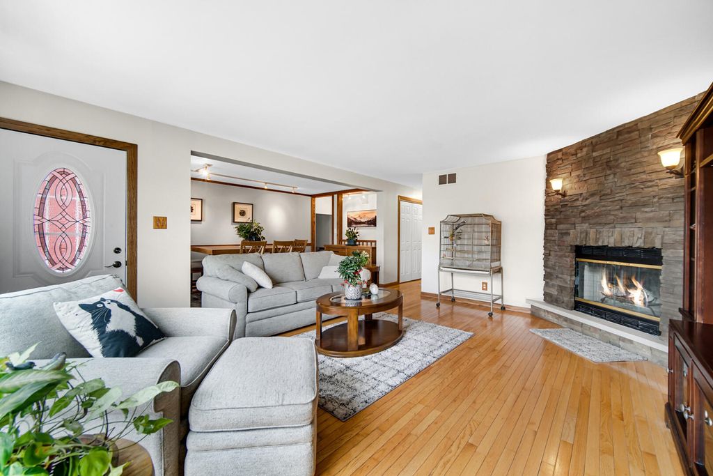 Photo of 1761 Selo Drive, Schererville, IN 46375 (MLS # 836526)