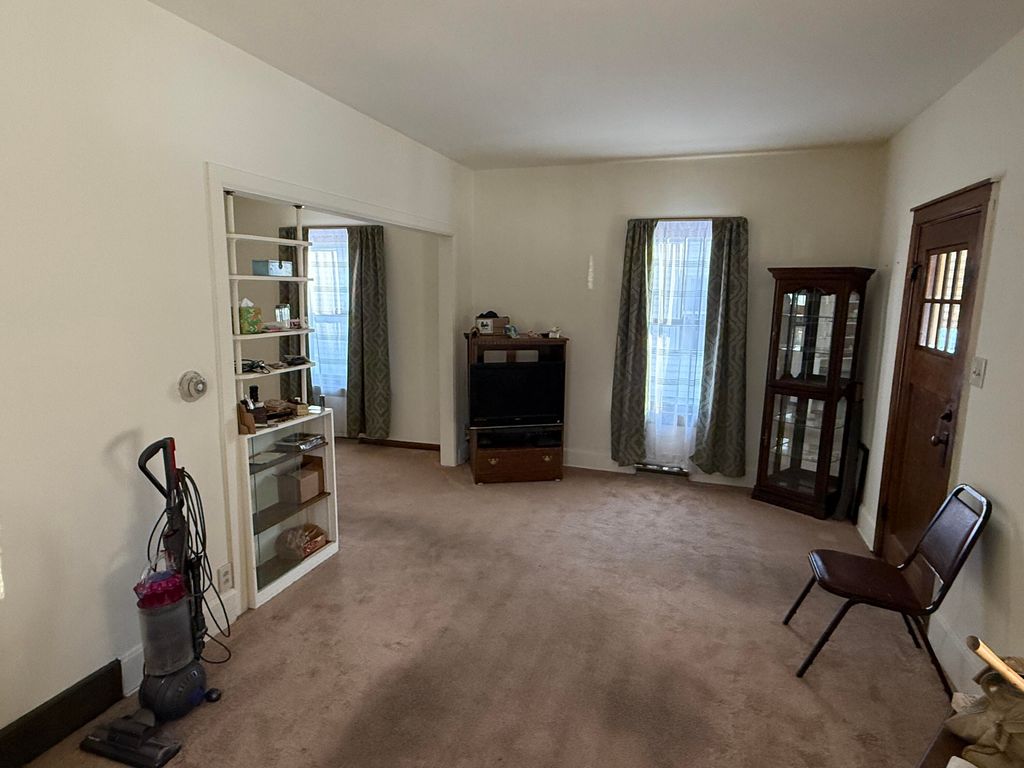 Photo of 723 Lincoln Street, Hobart, IN 46342 (MLS # 833070)