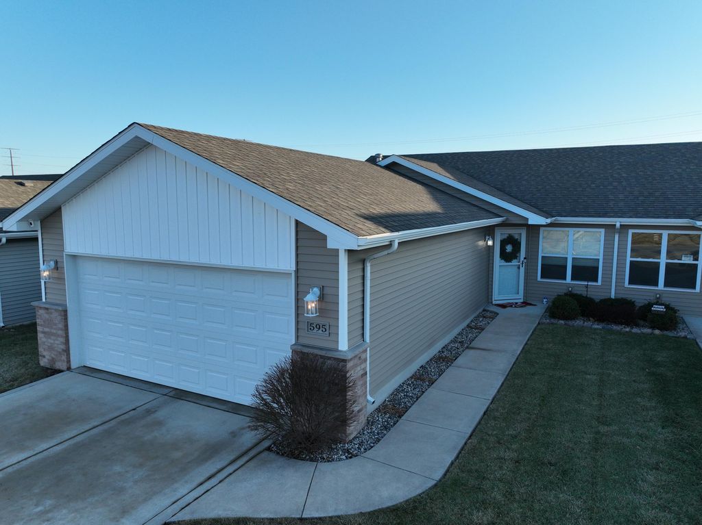 Photo of 595 W 85th Drive, Merrillville, IN 46410 (MLS # 832730)
