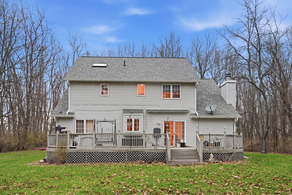 Photo of 704 W Us Hwy 30, Valparaiso, IN 46385 (MLS # 836508)