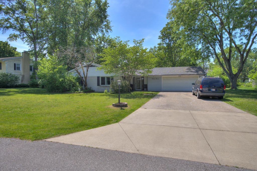 Photo of 1511 Birch Drive, Elkhart, IN 46514 (MLS # 839971)