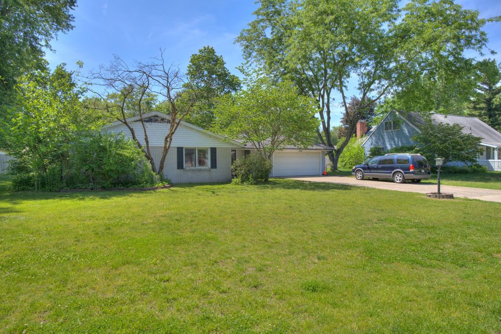 Photo of 1511 Birch Drive, Elkhart, IN 46514 (MLS # 839971)