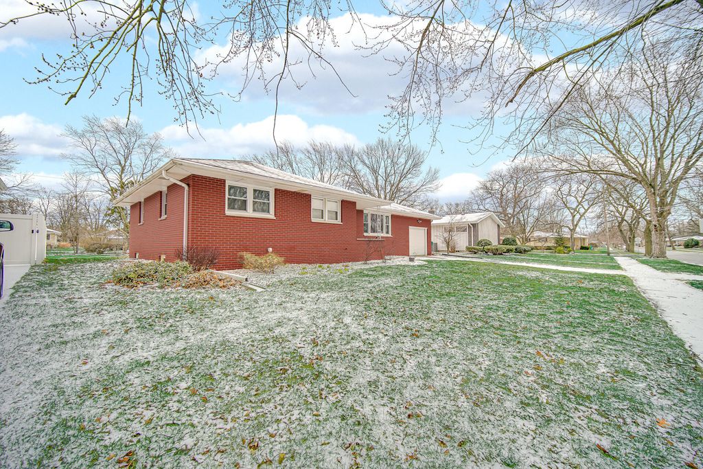 Photo of 8639 Linden Avenue, Munster, IN 46321 (MLS # 835730)