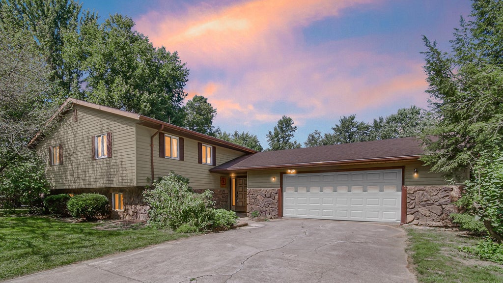 Photo of 488 E 830 N, Valparaiso, IN 46383 (MLS # 844782)