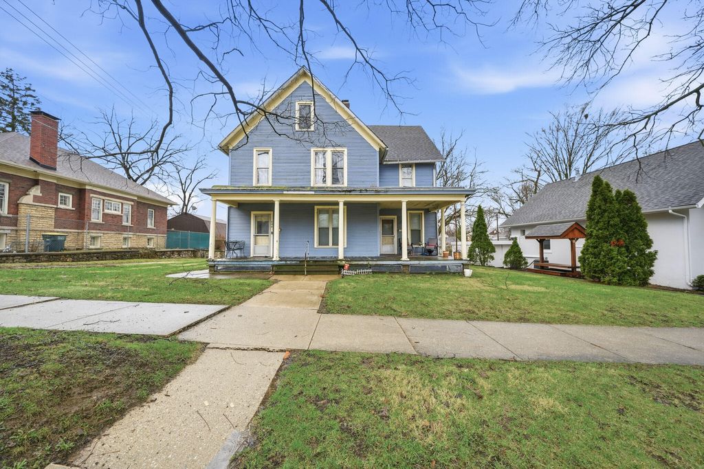 Photo of 404 Indiana Avenue, Valparaiso, IN 46383 (MLS # 835209)