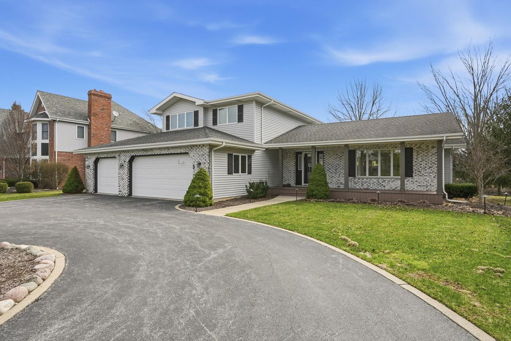 Photo of 1345 Mccoy Drive, Schererville, IN 46375 (MLS # 836046)