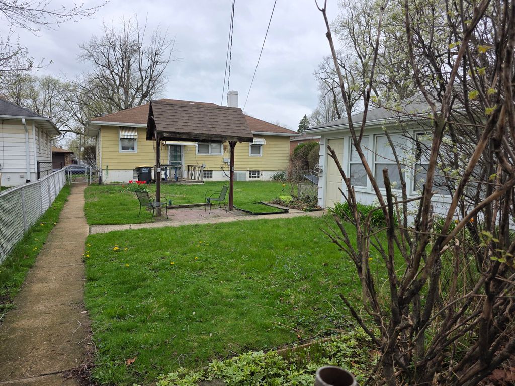 Photo of 18449 Ridgewood Avenue, Lansing, IL 60438 (MLS # 837322)