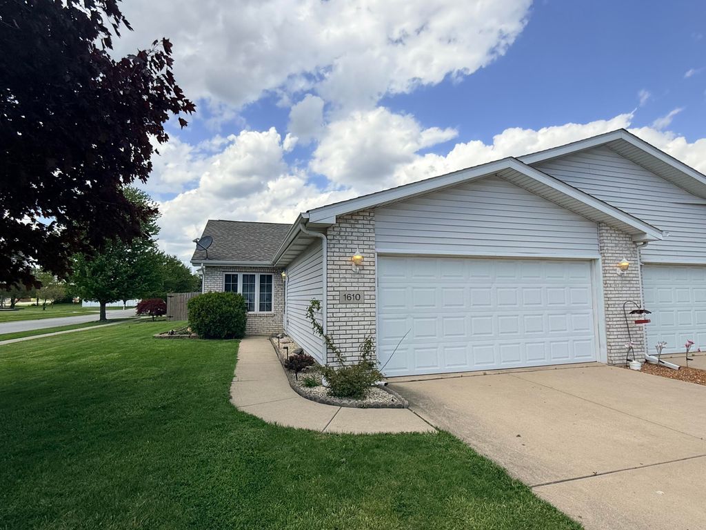 Photo of 1610 Beech Drive, Crown Point, IN 46307 (MLS # 838305)