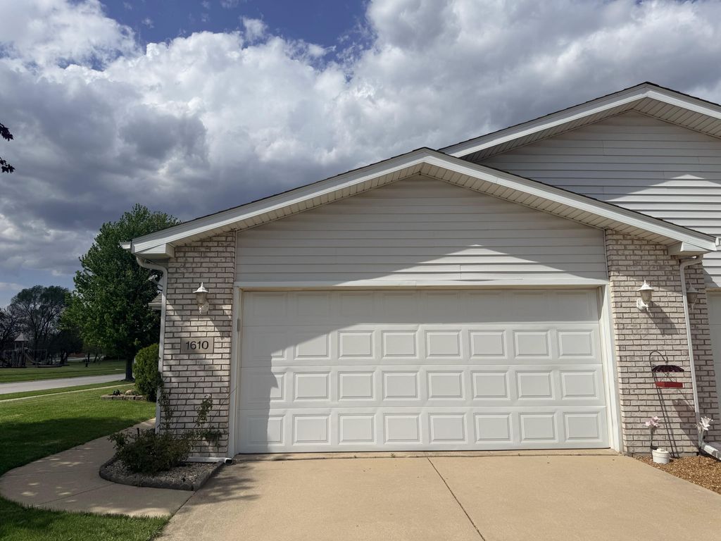 Photo of 1610 Beech Drive, Crown Point, IN 46307 (MLS # 838305)