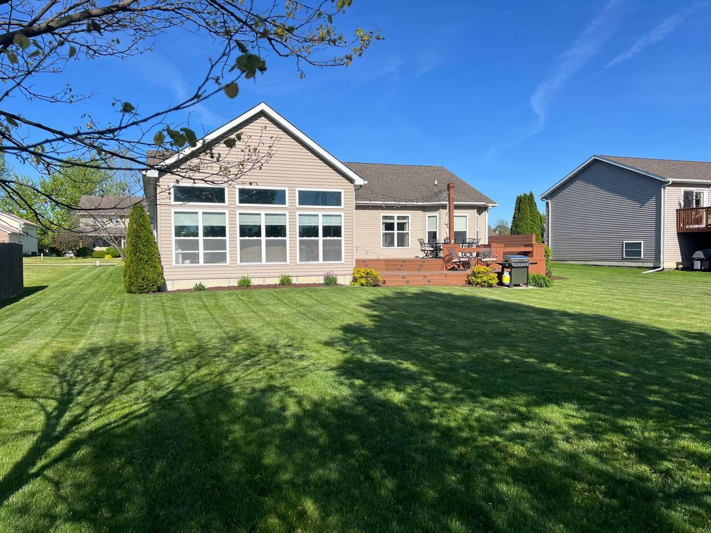 Photo of 1044 Metz Court, Hobart, IN 46342 (MLS # 838925)