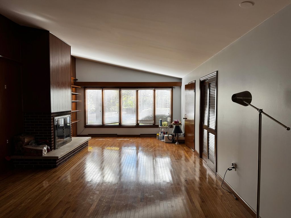 Photo of 2306 W 65th Avenue, Merrillville, IN 46410 (MLS # 833288)