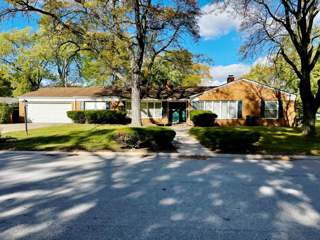 Photo of 2306 W 65th Avenue, Merrillville, IN 46410 (MLS # 833288)