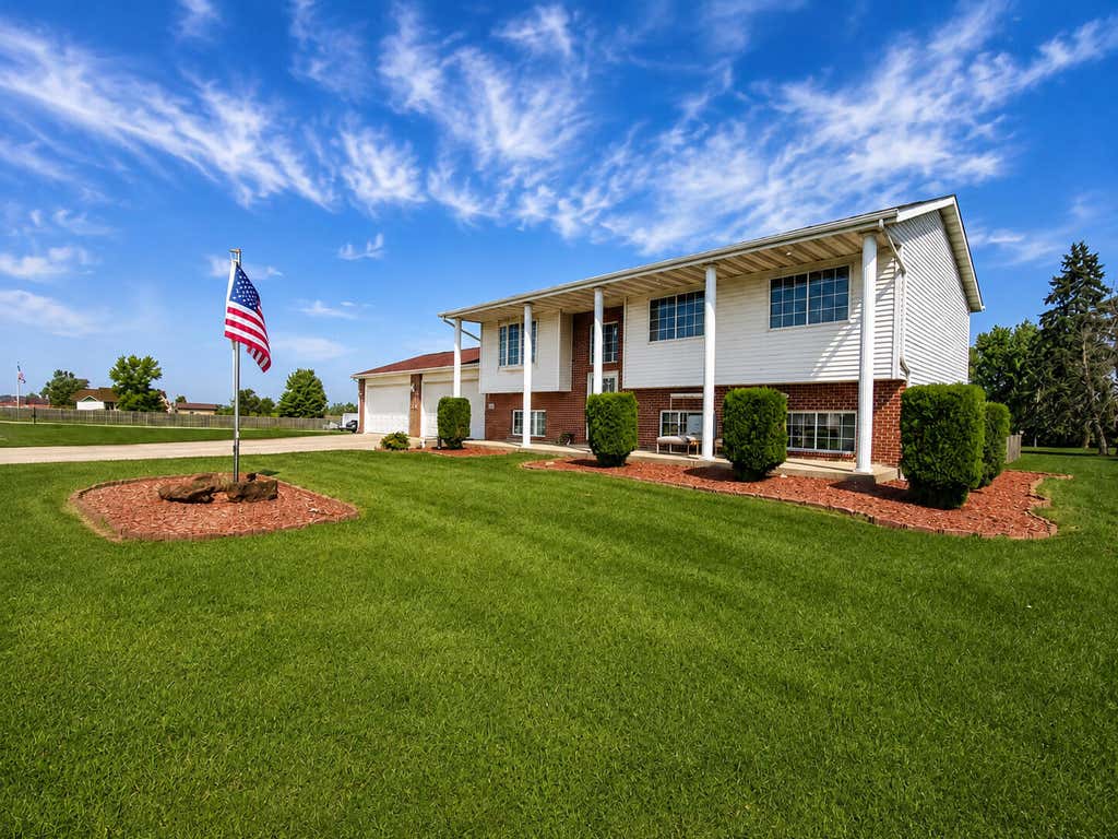 Photo of 503 W 602 S, Hebron, IN 46341 (MLS # 843454)
