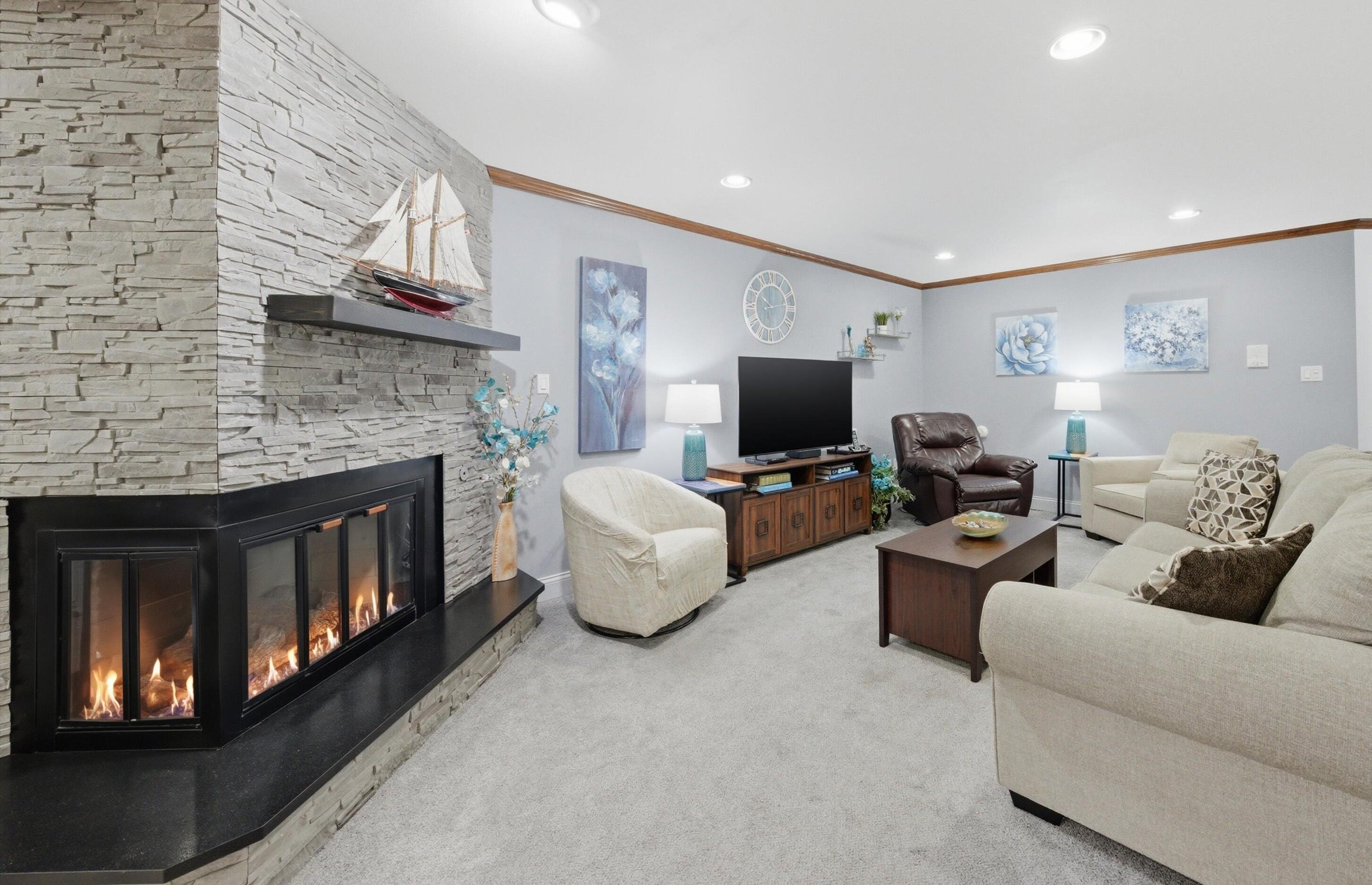 2039 Dorchester Lane 2