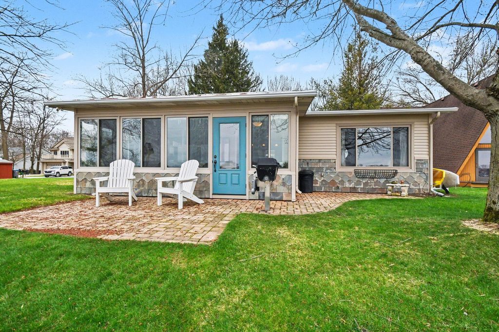 Photo of 5940 E George Street, Syracuse, IN 46567 (MLS # 837600)