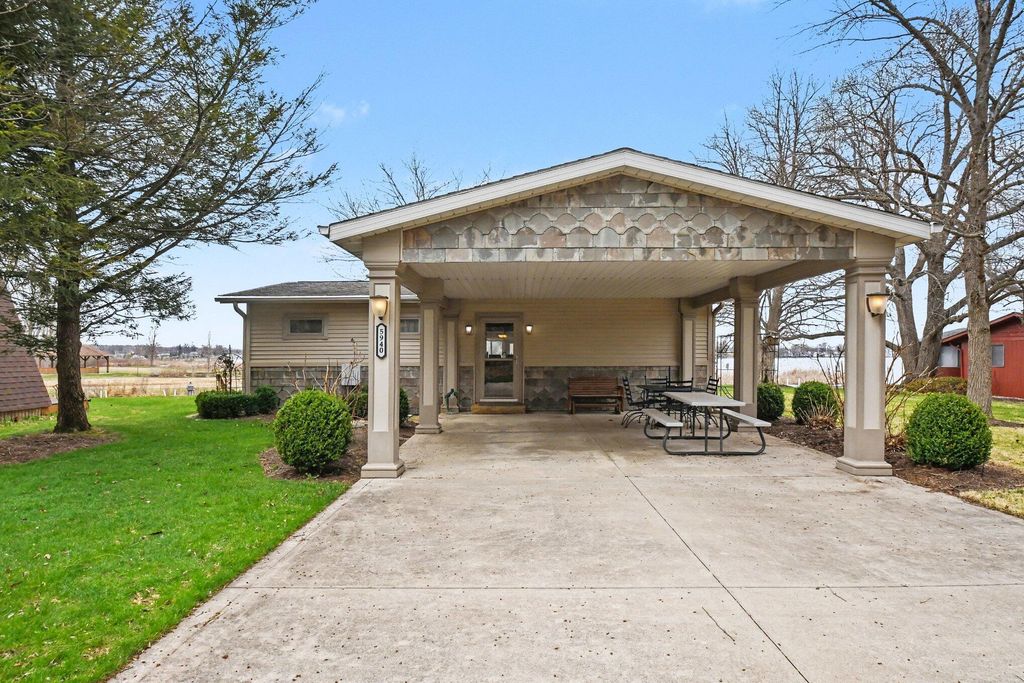 Photo of 5940 E George Street, Syracuse, IN 46567 (MLS # 837600)