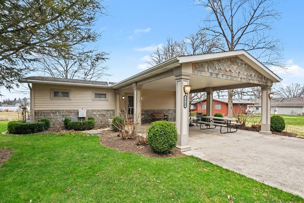 Photo of 5940 E George Street, Syracuse, IN 46567 (MLS # 837600)