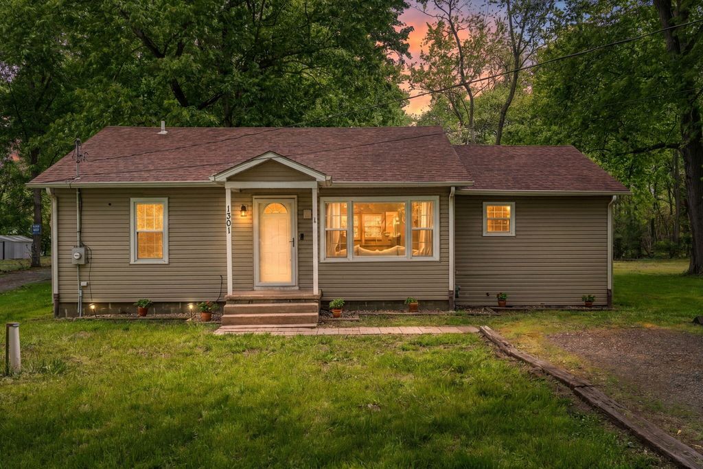 Photo of 1301 S Cline Avenue, Griffith, IN 46319 (MLS # 838992)