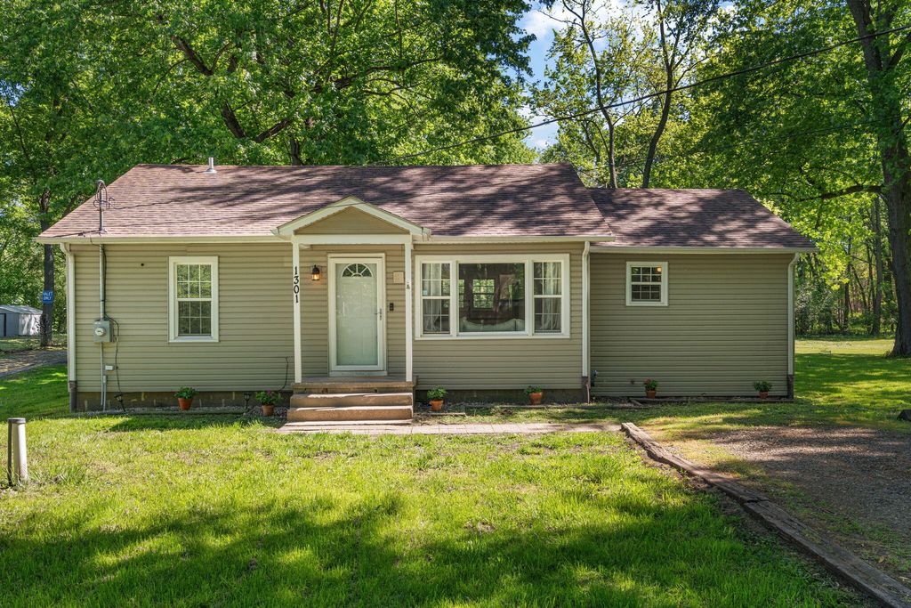 Photo of 1301 S Cline Avenue, Griffith, IN 46319 (MLS # 838992)