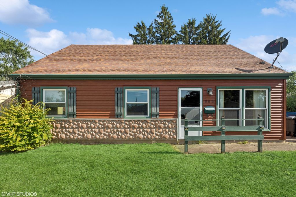 Photo of 805 Henry Street, Michigan City, IN 46360 (MLS # 833323)