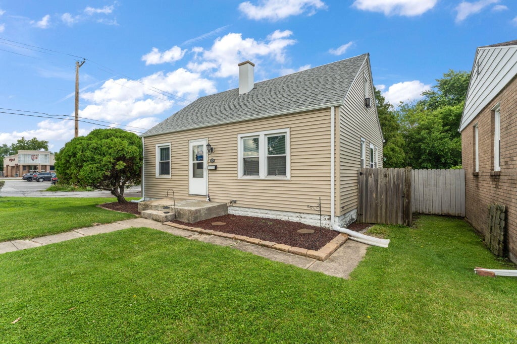 Photo of 125 N Wisconsin Street, Hobart, IN 46342 (MLS # 841483)