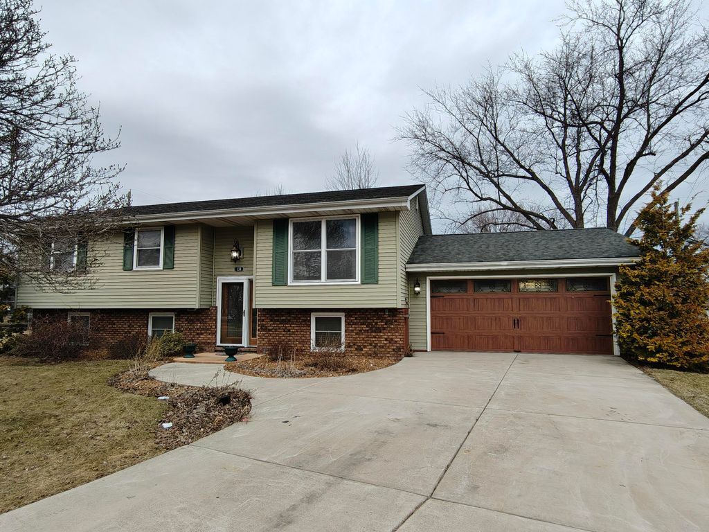 Photo of 134 Elm Court, Hebron, IN 46341 (MLS # 834589)