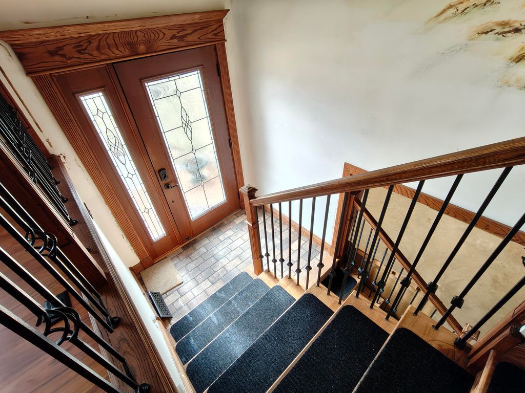 Photo of 134 Elm Court, Hebron, IN 46341 (MLS # 834589)