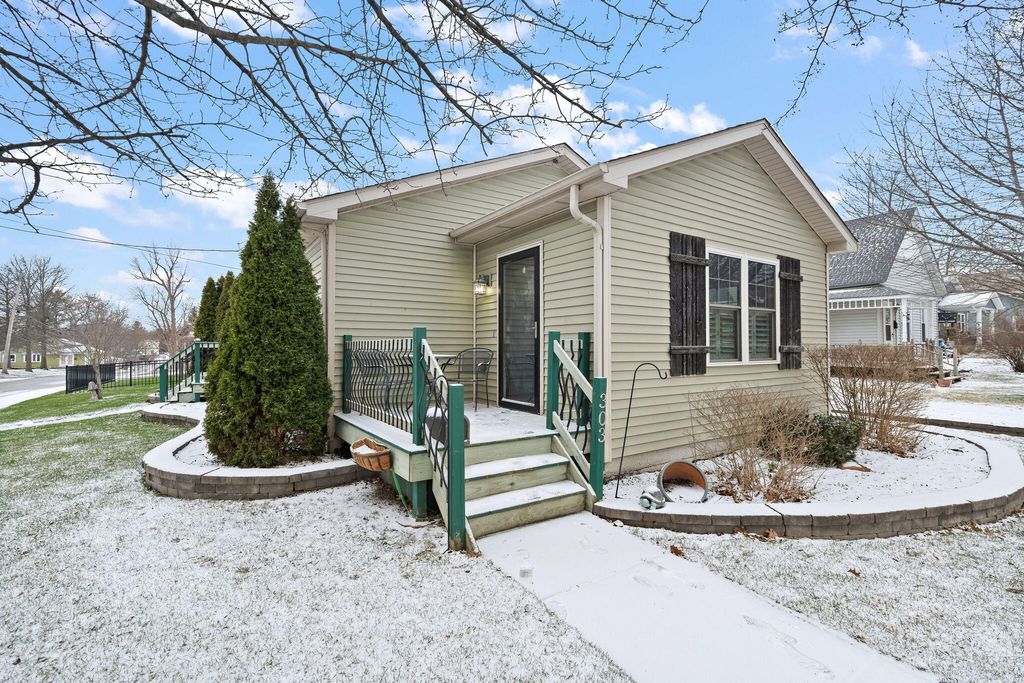 Photo of 303 Burnham Street, Lowell, IN 46356 (MLS # 835690)