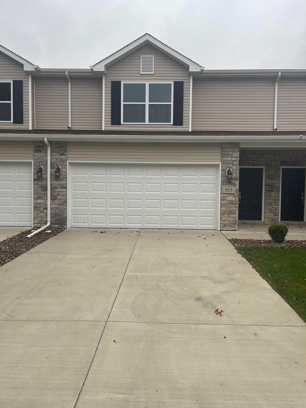 Photo of 925 Paula Court, Hobart, IN 46342 (MLS # 837032)